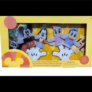 Disney Mickey and Friends Finger Puppets Includes additional costumes